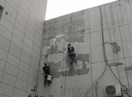 万秀楼顶漏水维修公司分享下万秀外墙防水的注意事项
